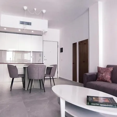 Leon, Nilie Hospitality Mgmt Apartman